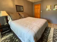 A Hyde Away Inn B&B - Homestays