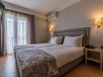 Hotel Avra