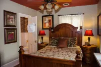 Williamsburg Manor B&B Hotels in Surry