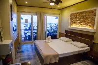 Papa Freds Beach Resort - balcony