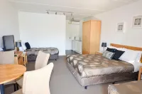 Riverside Ocean Grove Hotels in Queenscliff