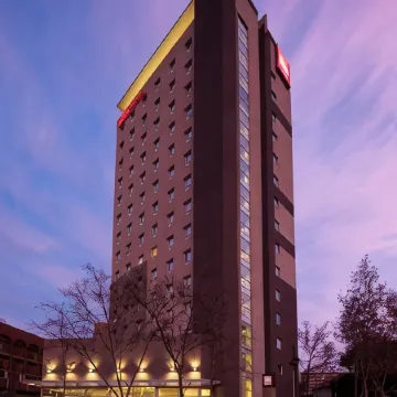 Ibis Santiago Providencia Отели рядом с достопримечательностью «Холм Сан-Кристобаль»