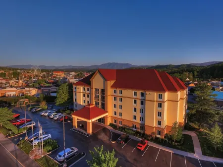 La Quinta Inn & Suites by Wyndham Pigeon Forge Отели в г. Пиджен Фордж