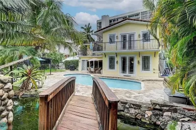 Beach Oasis 5BR 4Bath~Steps to Beach~Pool~GameRoom