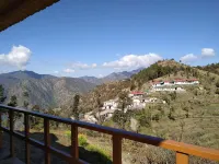 In Apple Estate Kanatal - Himalayan View Resort with Courteous Staff Hotels in Chamba