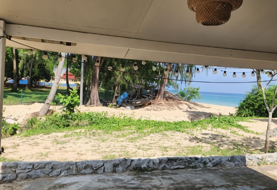 코럴 리프 홀리데이의 아름다운 해변 풍경