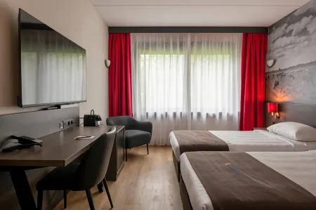 Bastion Hotel Almere Отели в г. Бюссюм