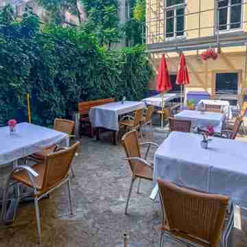 Westend City Hostel Dining/Meeting Rooms