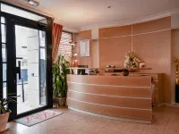 โรงแรมเด เดอซ์ อเวนิวส์ โรงแรมใกล้อเวนิว เดส์ แตร์น