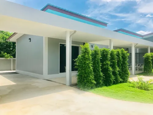 Valee Home & Food Hotels in Ban Na