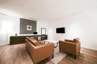 Golden River Hotel - parking
