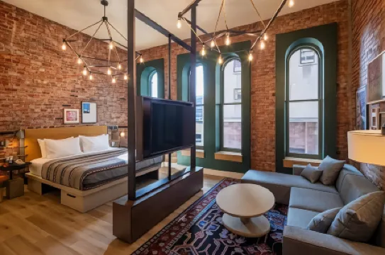 Moxy Cincinnati Downtown