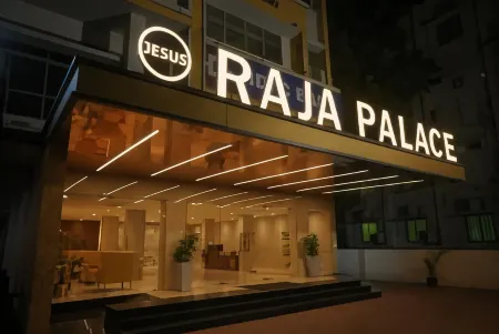 The Hotel Raja Palace Отели рядом с достопримечательностью «Anna nagar park»