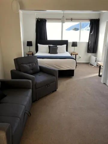 卡皮蒂網關酒店