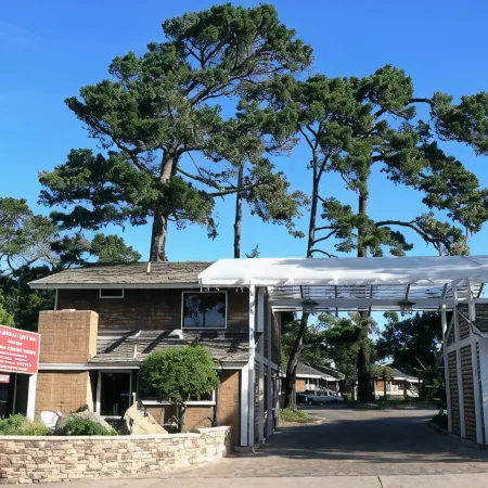 Lighthouse Lodge & Cottages