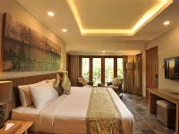 Puri Raja Hotel Hotels near Double Six