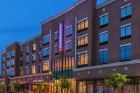 フェアフィールド バイ マリオット イン & スイーツ タルサ ダウンタウンアーツ・ディストリクト Tandy School of Computer Science周辺のホテル