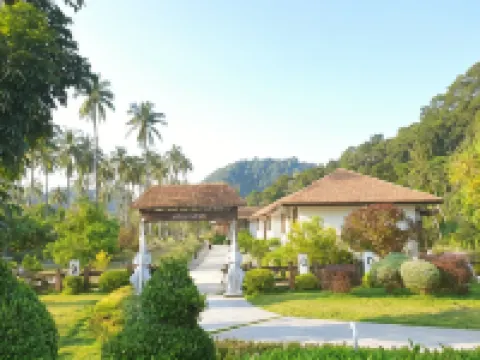 Koh Ngai Paradise Beach Resort Hotels in Koh Ngai