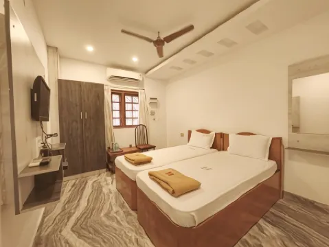 Hare Rama Hare Krishna - Eesha Hotel