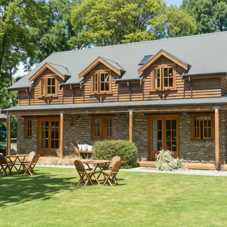 Wanaka Homestead Lodge & Cottages