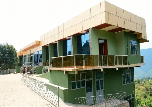 Chimpanzee Lodge فنادق في نياماشيكي