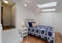 Perfect for a Weekend Getaway 5 Miles to Downtown Newport.