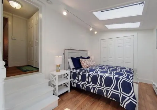 Perfect for a Weekend Getaway 5 Miles to Downtown Newport.