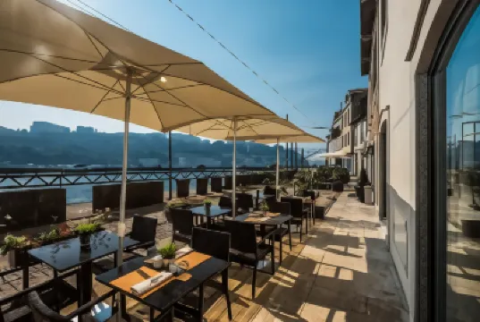 Vila Gale Porto Ribeira Hotels near Douro River