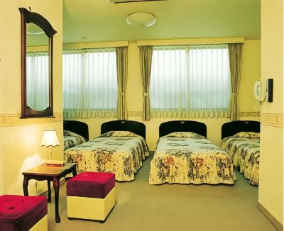 ゲストルーム(ベッド4台)(浴室) シャングリラ鶴岡の写真