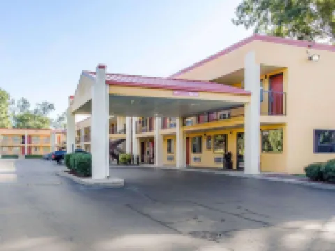 Econo Lodge Lanett チェンバースのホテル