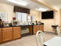 Super 8 by Wyndham Carrollton