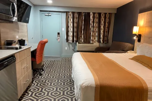 Ramada by Wyndham Medicine Hat - parking