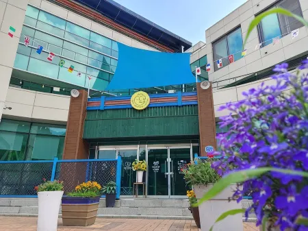 Life with dog & birch stay Отели рядом с достопримечательностью «The 38th Parallel»