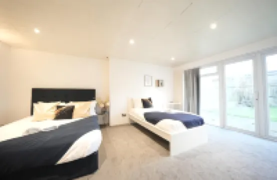 Airport Comfy Stay Hotels in Sipson