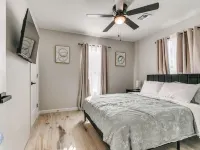 Luxury Downtown Retreat - Walk to Main St - New Stylish & Comfy!