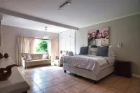 Santa Lucia Guest House - Parking
