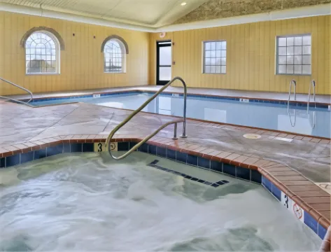 Super 8 by Wyndham Bowling Green North