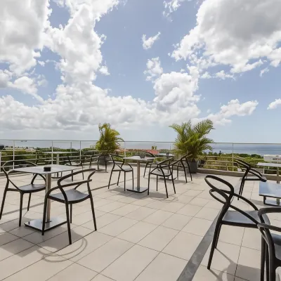 Lincoln Suite Hotels near Expreso Bavaro