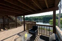 Spacious Downtown Hallowell River View Apartment - Apartments