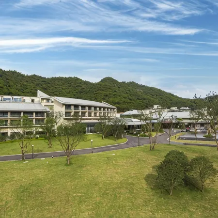 Howard Johnson Dongqian Lake Plaza Ningbo -Spring Joy Wing