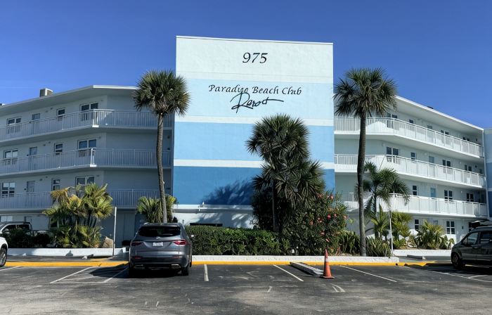 Direct Oceanfront Corner Condo-10 ft to Beach- Fabulous Views -Heated Pool