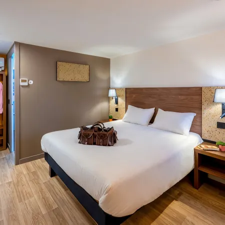 Greet Hotel Chatellerault Отели в г. Шательро