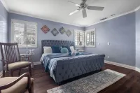 Hilltop Private Estate W/ Views, Pool, Hot Tub, Mini Golf & More!!