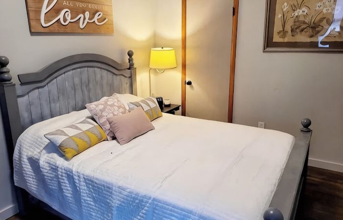 Charming 2 bedroom apartment in the town of Emporium, PA.