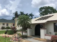 CHARMING! 3-bedroom house with Pool, WiFi, AC in marvelous Fort Myers near beach Hotels in Iona