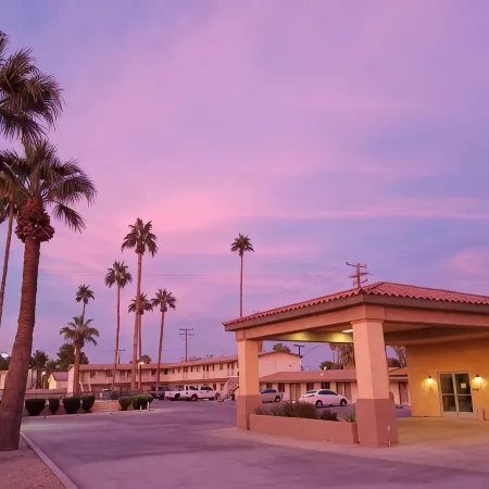 Blythe Hotel & Suites
