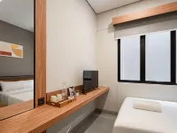 Cove Alexa Hotels near Epicentrum Walk