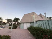 Beach Access 3-bedroom apartment in tranquil Jupiter, Pool, AC, Park, Wifi.