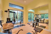 Charming 4-bedroom chateau with WiFi, fitness room in lovely Dillard. - 4-Star