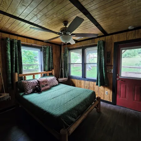 Authentic Cabin 5 Miles to Gsmnp & Cades Cove. Great Views. Easy Roads & Access